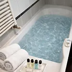 Modern With Jacuzzi, Terrace And Private Garage 아파트 *