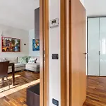 Modern With Jacuzzi, Terrace And Private Garage 아파트