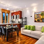 Modern With Jacuzzi, Terrace And Private Garage 밀라노