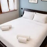 Modern With Jacuzzi, Terrace And Private Garage 밀라노