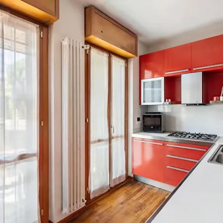 Modern With Jacuzzi, Terrace And Private Garage 아파트 밀라노