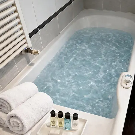 Modern With Jacuzzi, Terrace And Private Garage Apartmán *