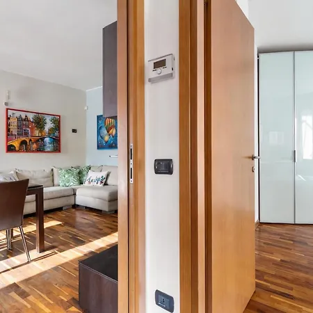 Modern With Jacuzzi, Terrace And Private Garage Apartmán